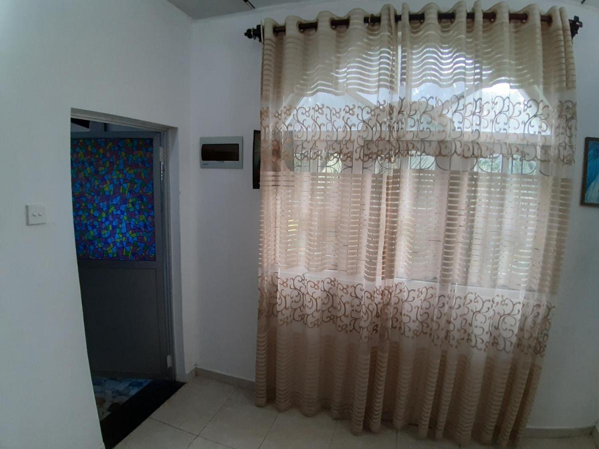 Hellen Homestay 니곰보 외부 사진