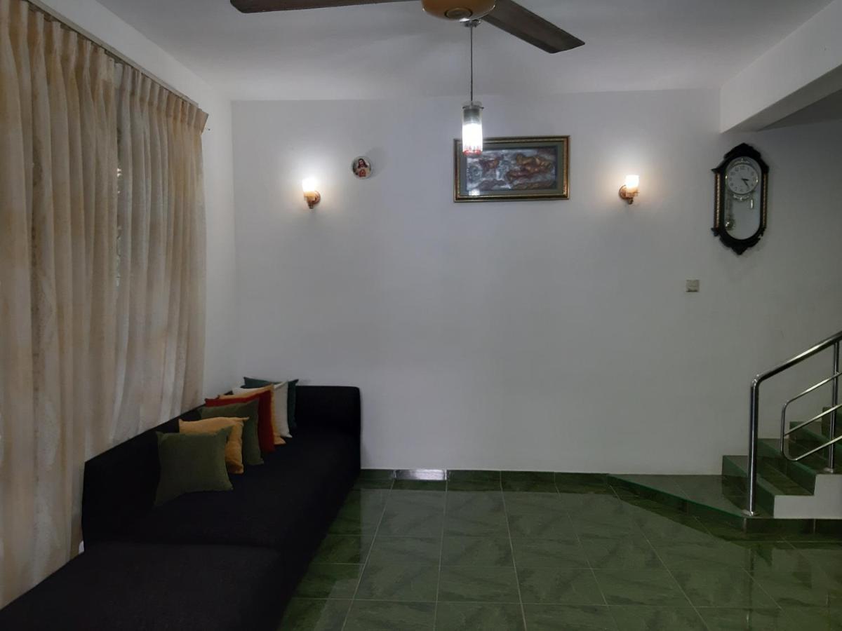 Hellen Homestay 니곰보 외부 사진